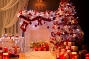 Décorations de Noël : Arbre, guirlandes et lumières électriques